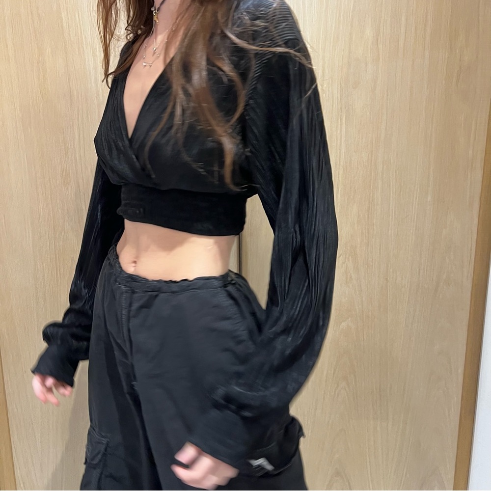 Cropped long sleeve blouse